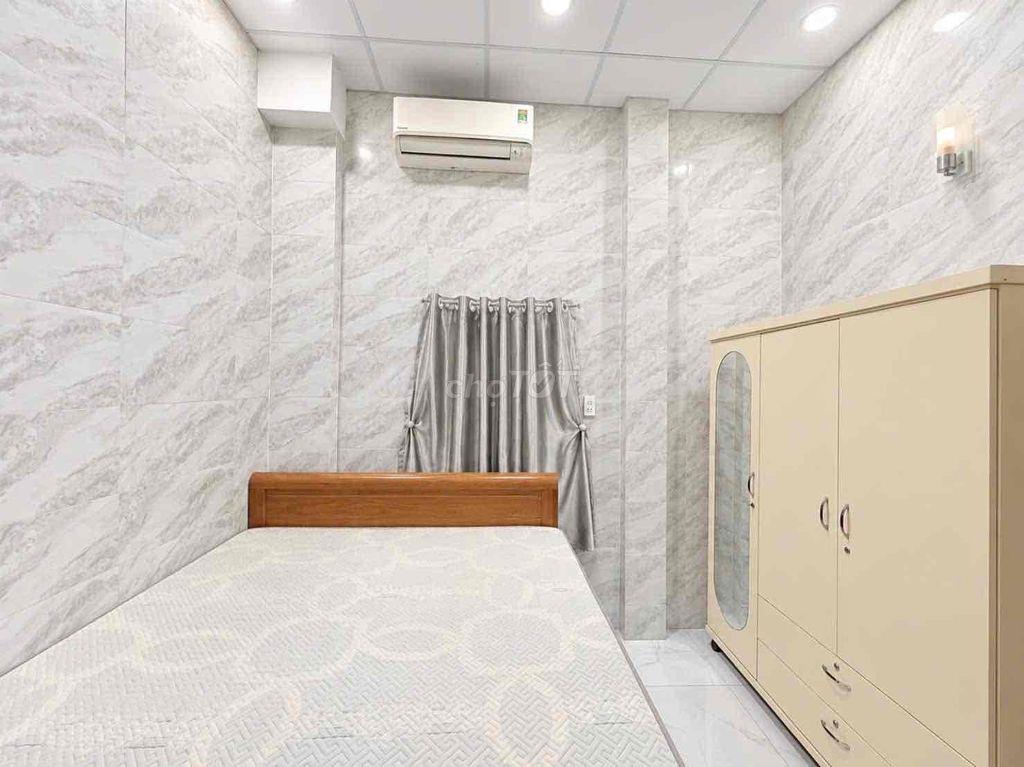 Gần Chợ Bà Chiểu, 3.X Tỷ, 2 Tầng • Gần Mặt Tiền