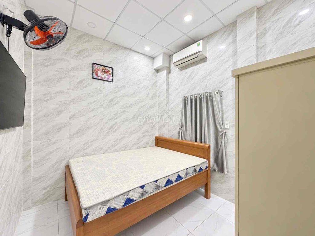 Gần Chợ Bà Chiểu, 3.X Tỷ, 2 Tầng • Gần Mặt Tiền