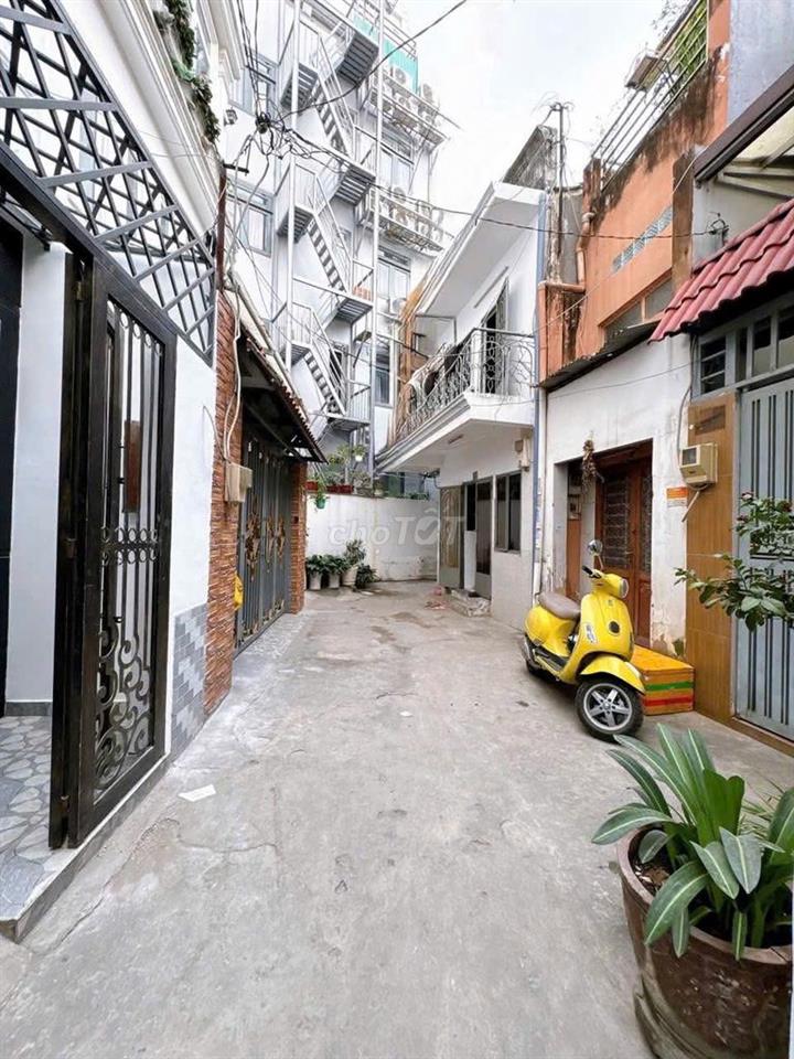 Ngay Cạnh Chợ Cây Quéo • 5 Tầng , 3Pn master, Sân thượng