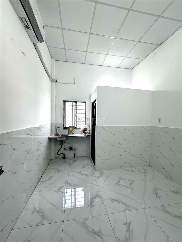 PHÒNG MỚI - CỰC KÌ SINH VIÊN - SẴN MÁY LẠNH - cửa sổ trời