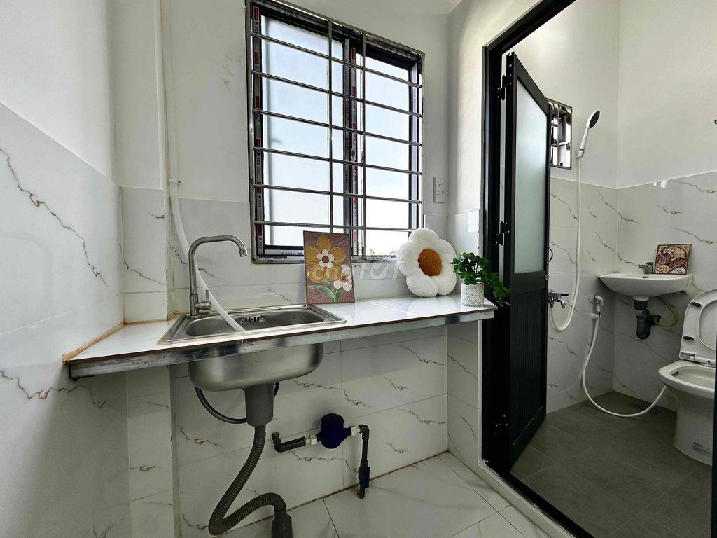 PHÒNG MỚI - CỰC KÌ SINH VIÊN - SẴN MÁY LẠNH - cửa sổ trời