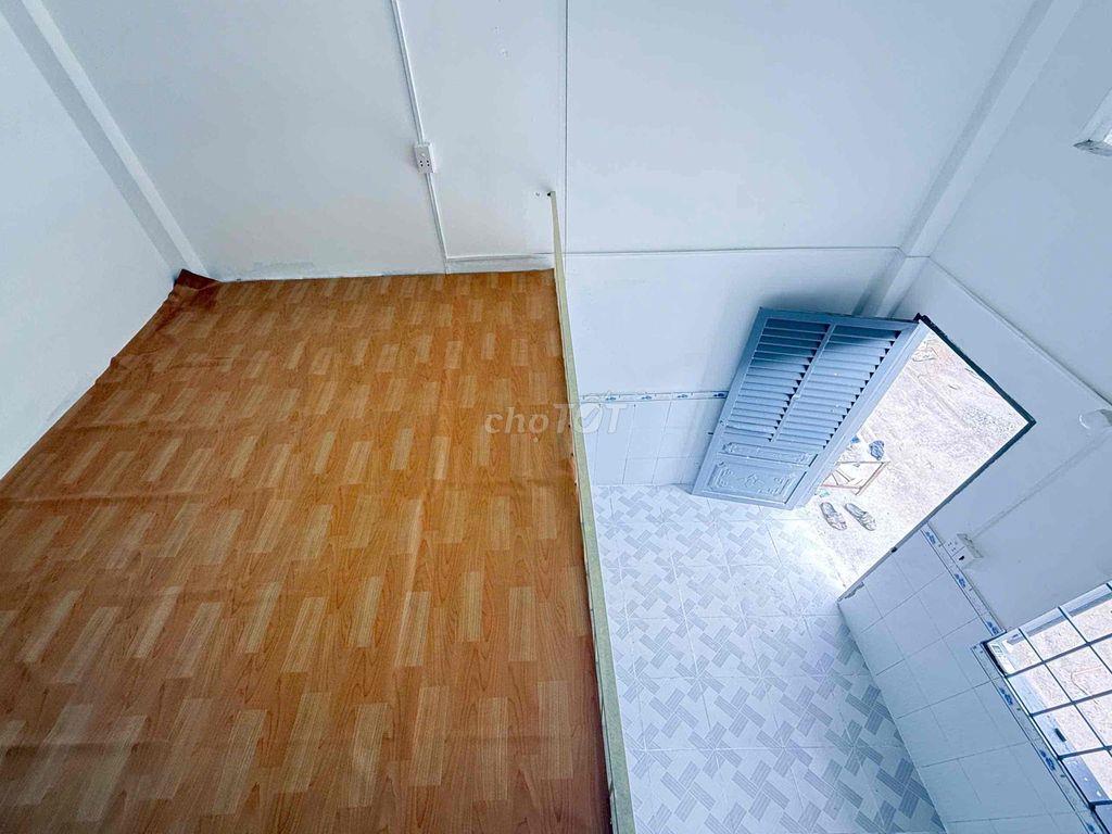 phòng mới sẵn máy lạnh + tủ lạnh