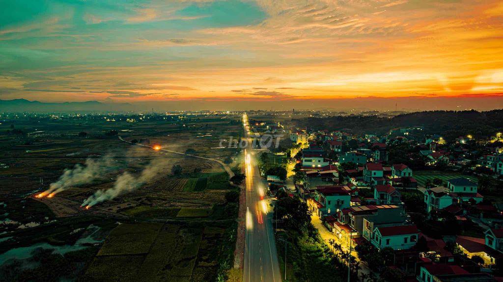 cần bán nhà ở và Kho mặt quốc lộ 6