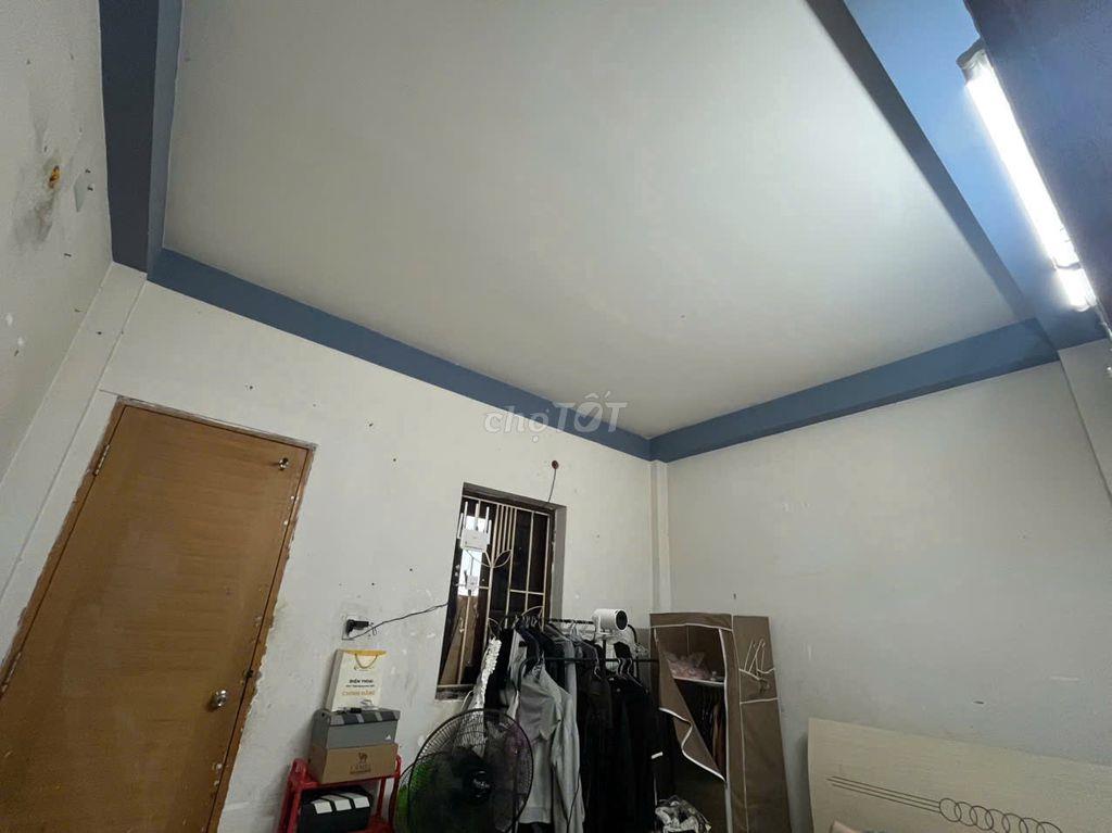Phòng trọ 2 gian, 2 triệu rưỡi, quận 12 - Có ban công và lối đi riêng