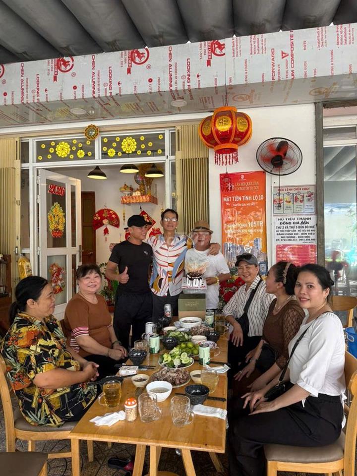 Cần sang quán coffee 