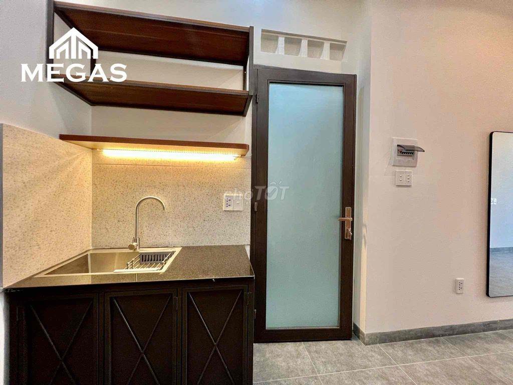 Sẵn phòng ngay Phạm Văn Đồng - Ban công riêng