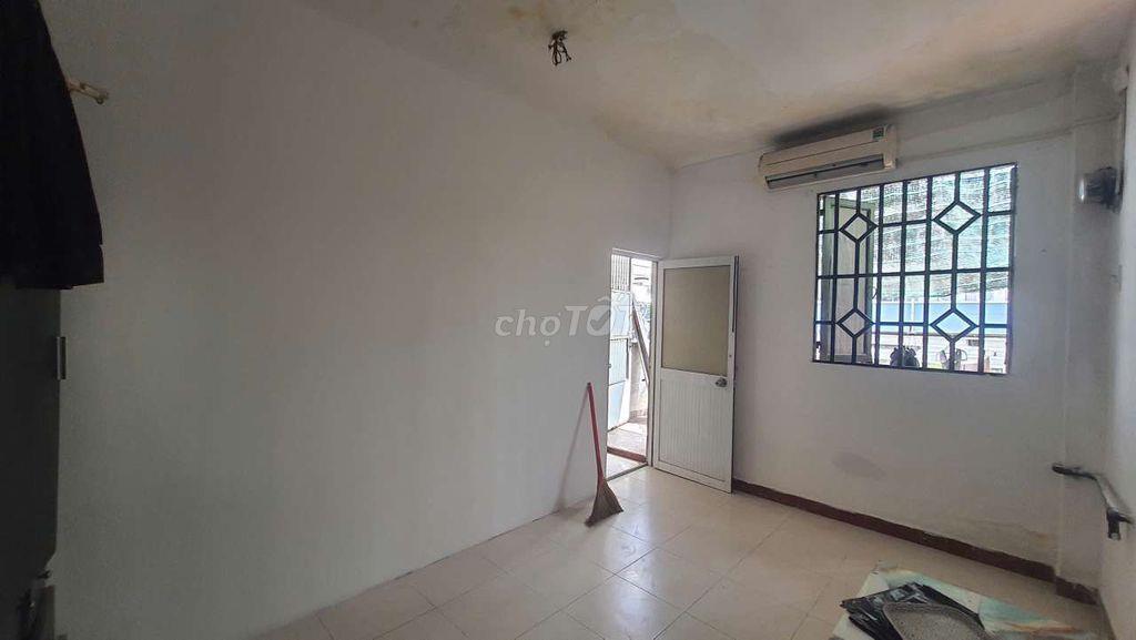 Phòng trọ 15m2 Đ.Hoa Sứ, Q.PN