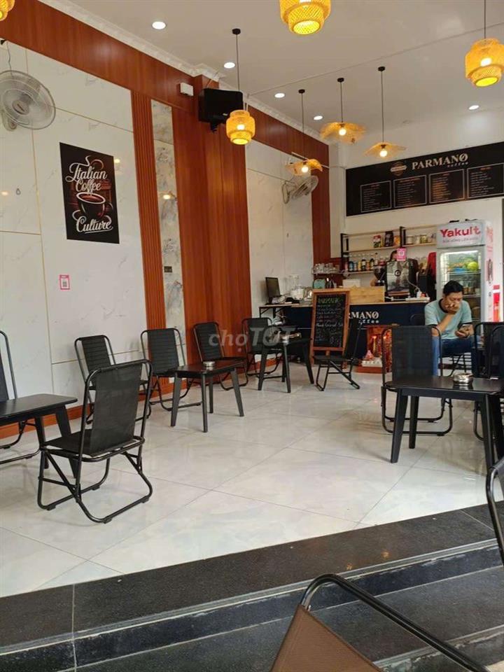 Cần sang lại quán cà phê 