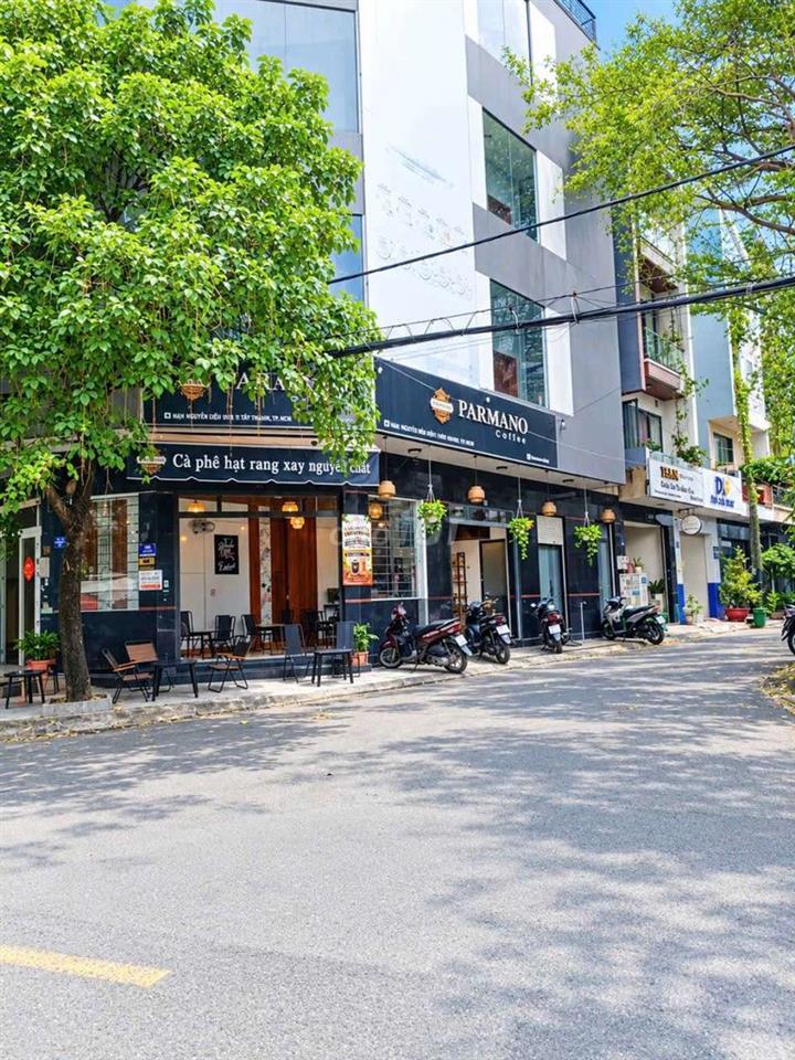 Cần sang lại quán cà phê 