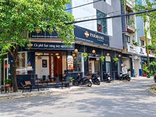 Cần sang lại quán cà phê 