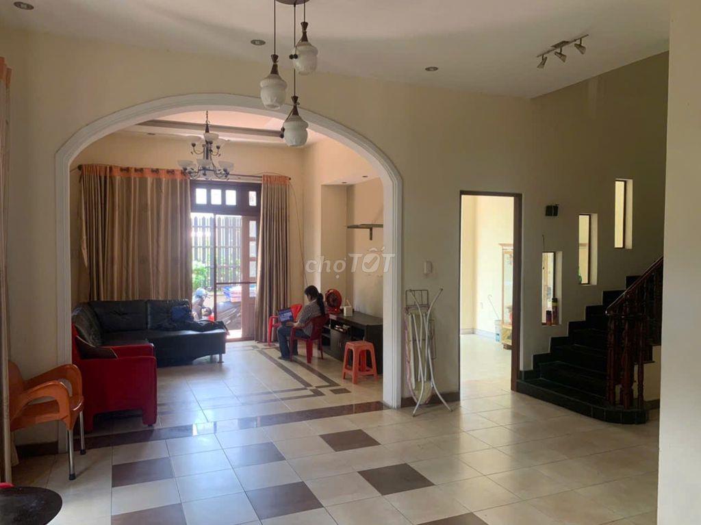 Cần bán nhà diện tích lớn