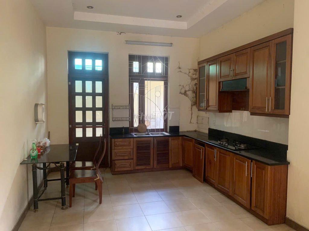 Cần bán nhà diện tích lớn
