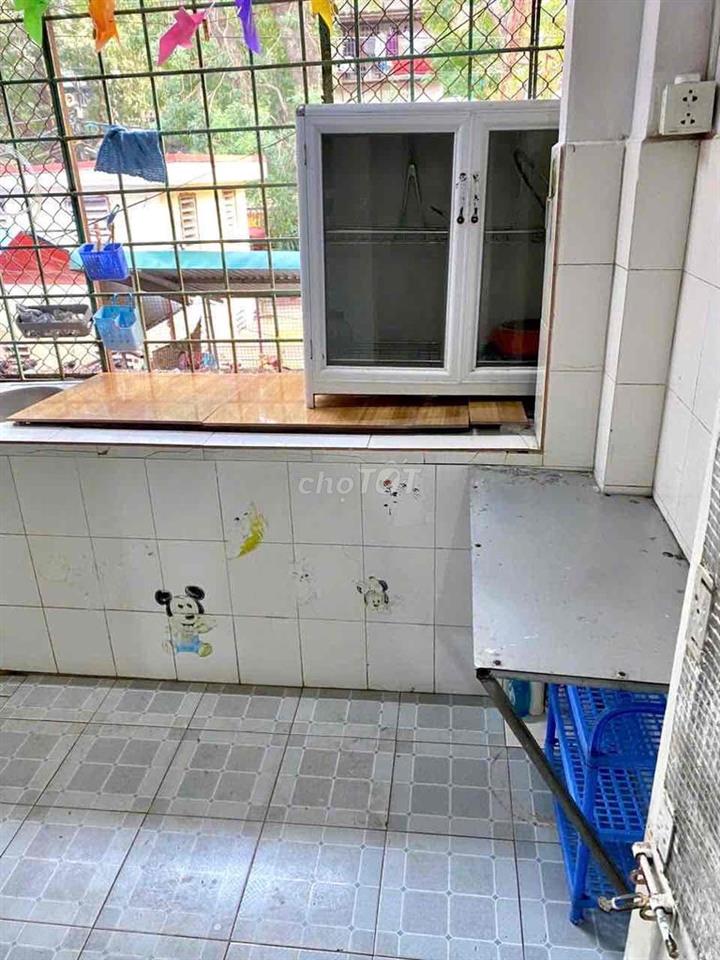C12 phòng 203 tầng 2 khu tt kim liên