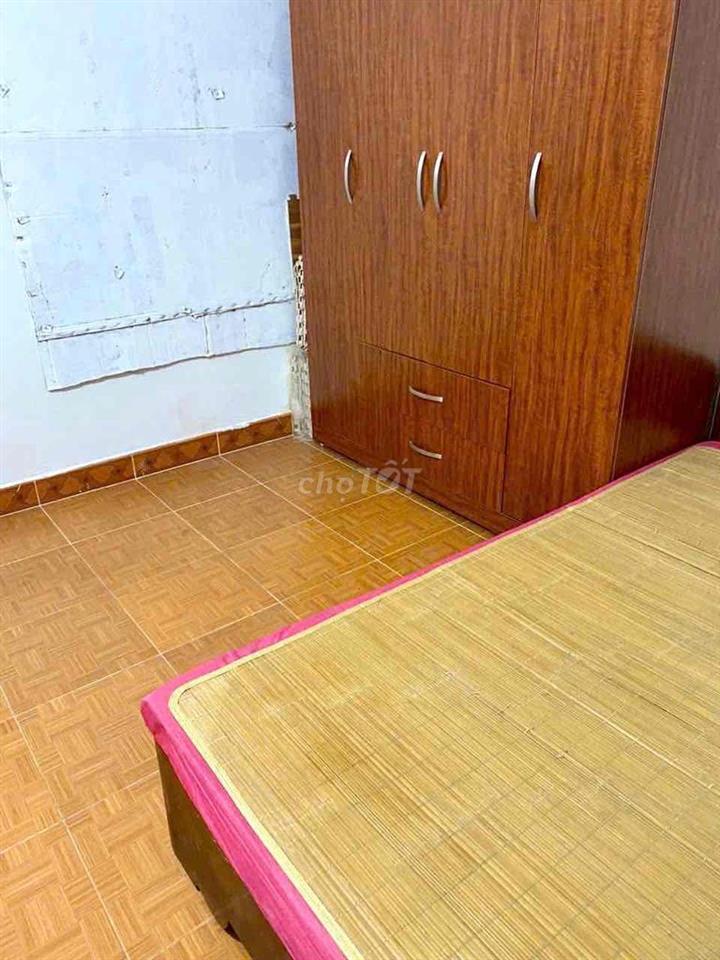 C12 phòng 203 tầng 2 khu tt kim liên