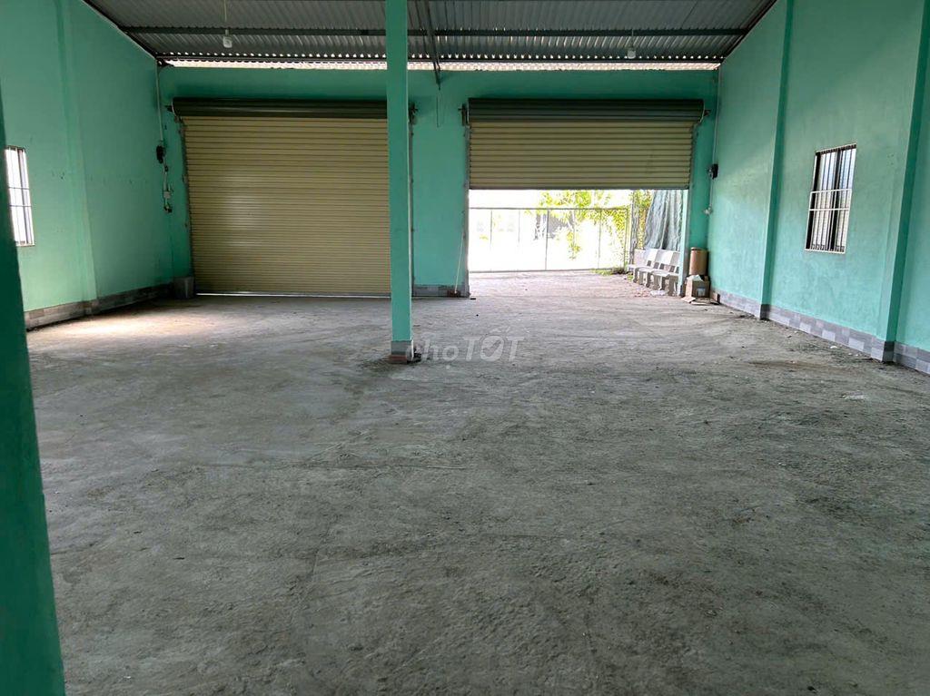 Cho thuê nhà xưởng 400m2 gần cầu Kênh Xáng, Bình Đức, Tây Ninh