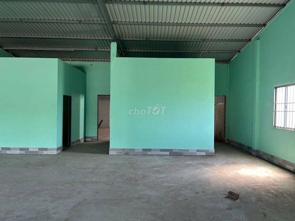 Cho thuê nhà xưởng 400m2 gần cầu Kênh Xáng, Bình Đức, Tây Ninh