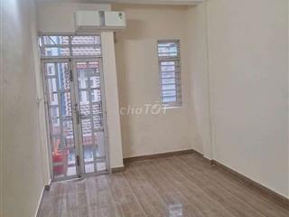 Cần pass lại phòng mặt tiền đường lê văn linh