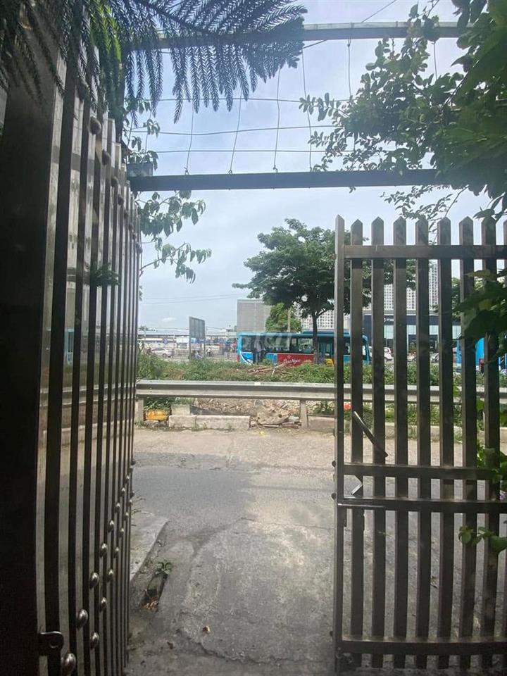 Ngôi nhà nhỏ ở mặt đường Ngọc Hồi cần cho thuê