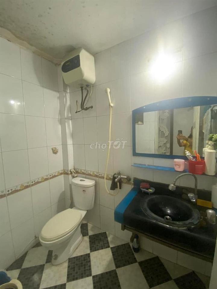 Ngôi nhà nhỏ ở mặt đường Ngọc Hồi cần cho thuê