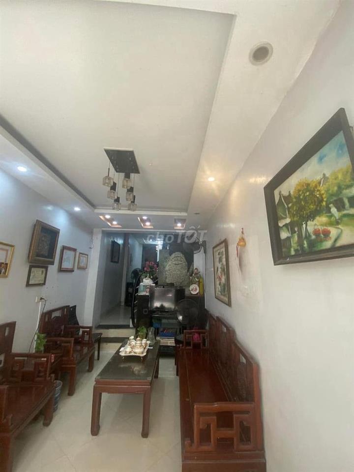 Ngôi nhà nhỏ ở mặt đường Ngọc Hồi cần cho thuê