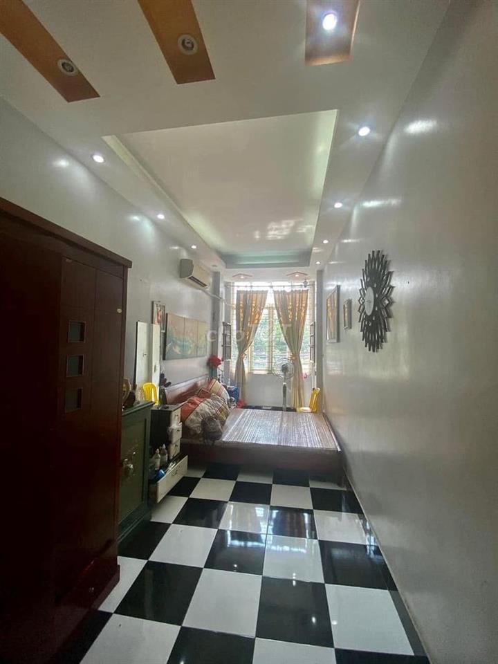 Ngôi nhà nhỏ ở mặt đường Ngọc Hồi cần cho thuê