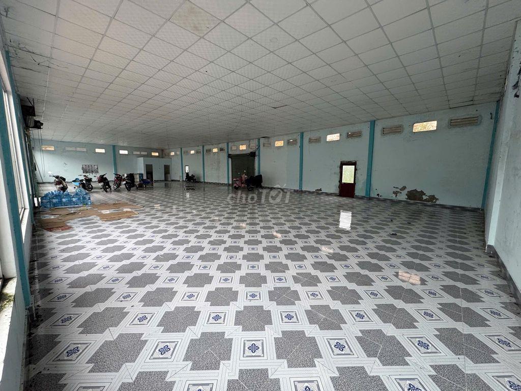 ô thuê 46,6m2 gồm 7 ô liền kề 