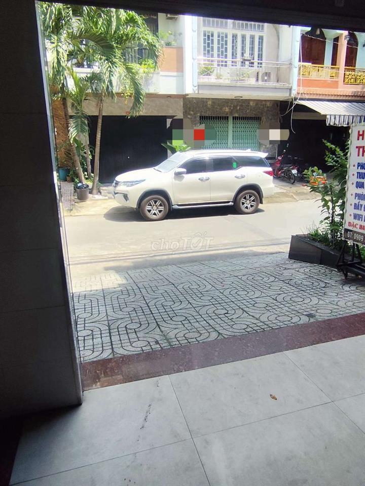 Khách sạn 8×23=184m2×5 gồm 1 trệt 4 lầu 22 phòng