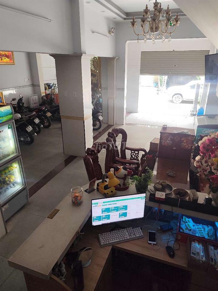 Khách sạn 8×23=184m2×5 gồm 1 trệt 4 lầu 22 phòng