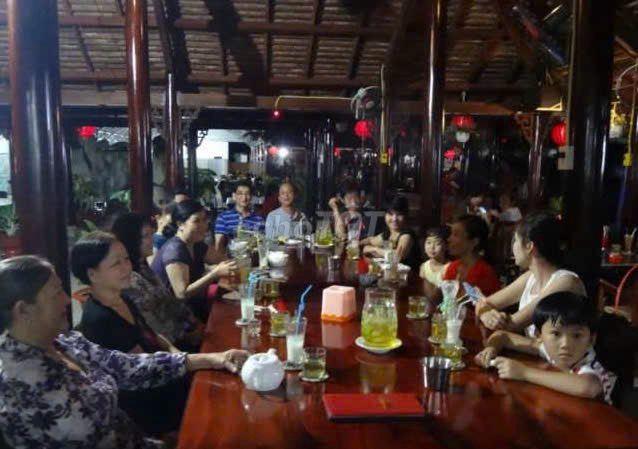 Bán gấp nhà hàng đối diện cửa 8 Tòa Thánh