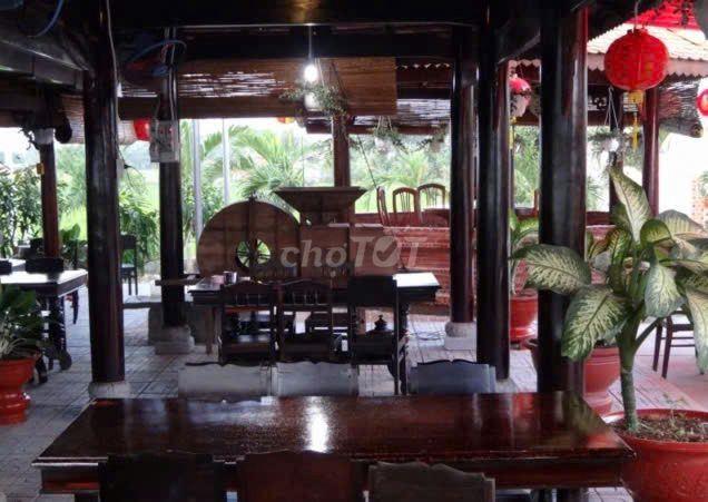 Bán gấp nhà hàng đối diện cửa 8 Tòa Thánh
