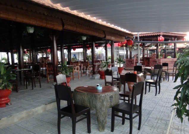 Bán gấp nhà hàng đối diện cửa 8 Tòa Thánh