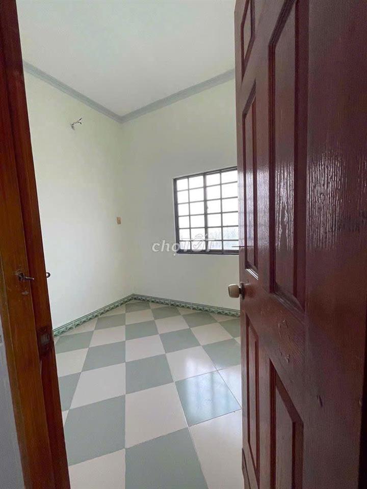 Share Phòng Tầng Trệt để ở hoặc làm văn phòng , mở lớp dạy học