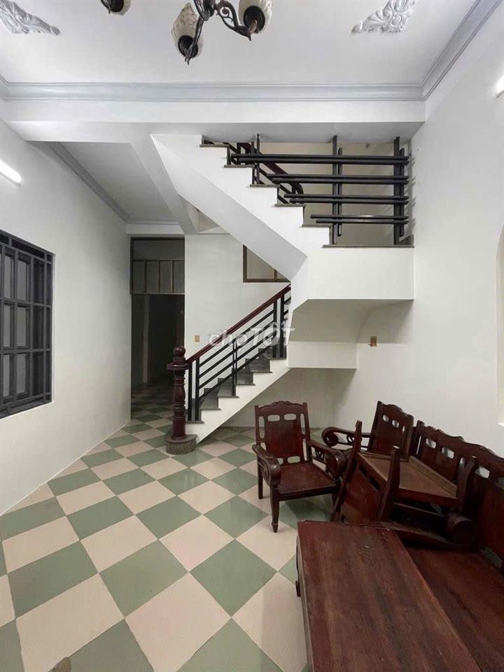 Share Phòng Tầng Trệt để ở hoặc làm văn phòng , mở lớp dạy học