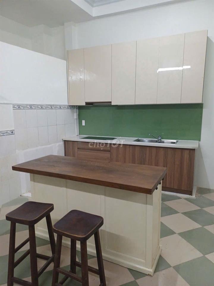 Share Phòng Tầng Trệt để ở hoặc làm văn phòng , mở lớp dạy học
