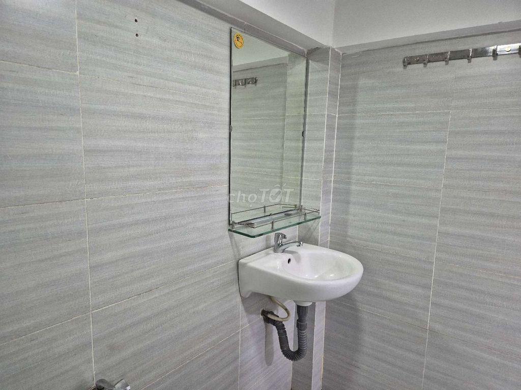 Nhà Mặt tiền vị trí đẹp khu trung tâm kế bên Chợ Rạch Ông, Q8