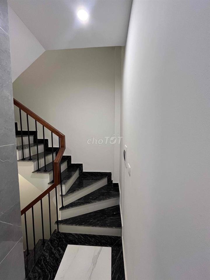 Cho thuê nguyên căn 55m2 192 Hồng Tiến, Bồ Đề, Hà Nội cách cầu Chương