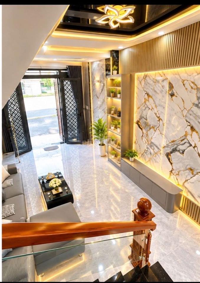 🏡 Chỉ: 5,4 Tỷ-Nhà 3 Tầng full Nội Thất-DTSD: 108 m²-Hẻm Xe Tải
