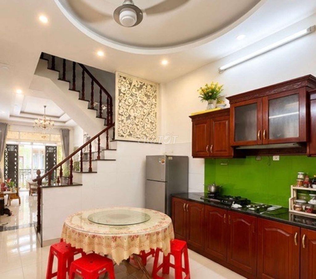 🏡Nhà 3 Tầng Sân Thượng-7,1 Tỷ-DTSD: 156 m²- Hẻm Xe Tải-Thông