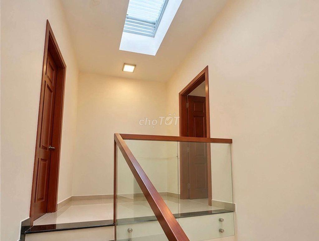 Chỉ:7,1 Tỷ-4 Tầng-Sân Thượng-DT: 56 m2, Hẻm Xe Tải, Hẻm Thông,