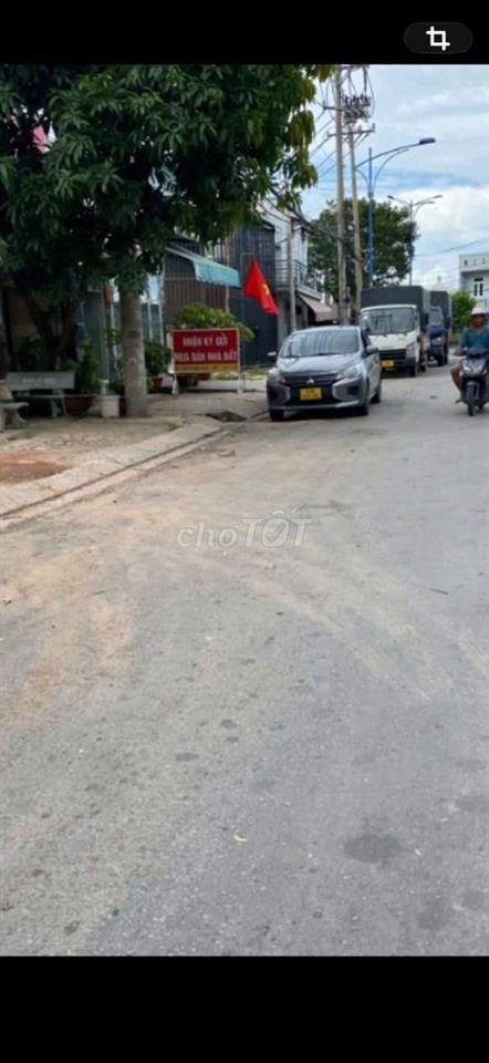 🏠 CHO THUÊ NHÀ MẶT TIỀN – CẦU TÂN TẠO
📐 Diện tích 70m² - nhà 2 tầng