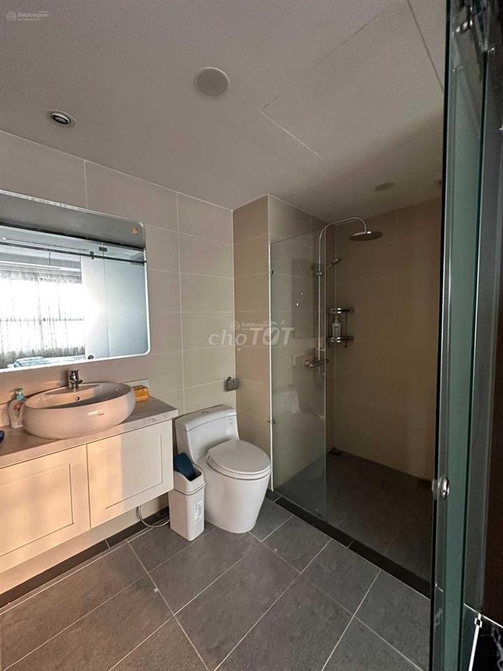Chủ nhà cần bán căn hộ CC Nguyễn Kim, Q10, dt: 52m, 2PN, SH, nhà mới