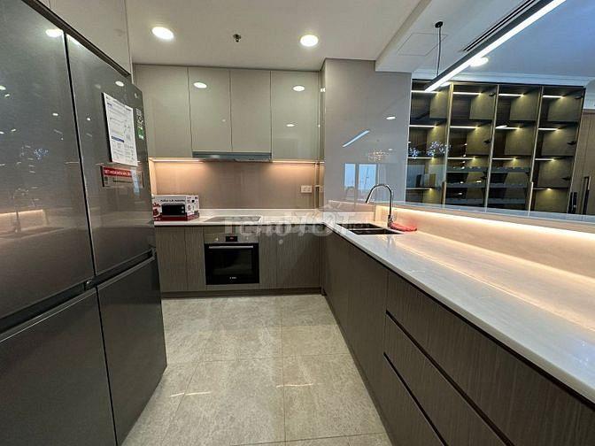 Cần cho thuê nhanh căn hộ CC Oriental Plaza, dt: 105m2, 3 PN, 3wc.