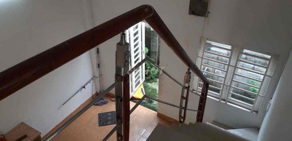 - Chủ cần bán gấp căn nhà biệt thự mini để chu cấp tiền cho con du học
