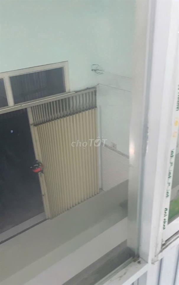 Cần cho thuê nhà 5.5*13 m2, nhà gồm gác lửng 1 phòng, 2 WC