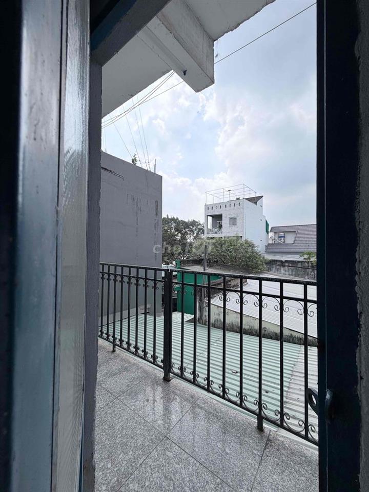 Em dọn qua chỗ mới gần chỗ làm nên cần pass căn này