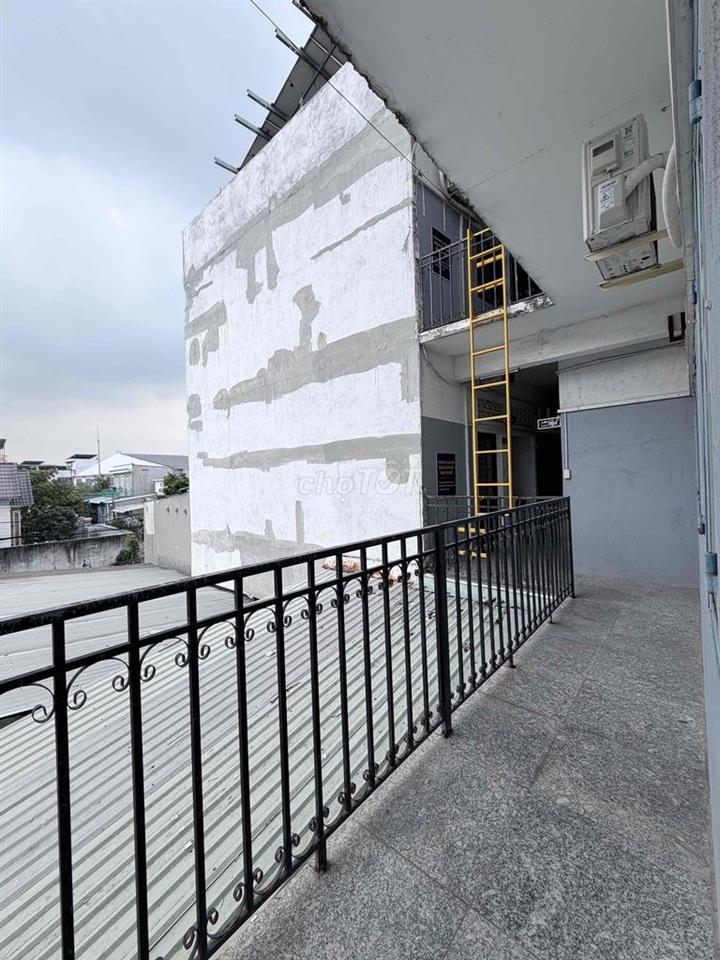 Em dọn qua chỗ mới gần chỗ làm nên cần pass căn này
