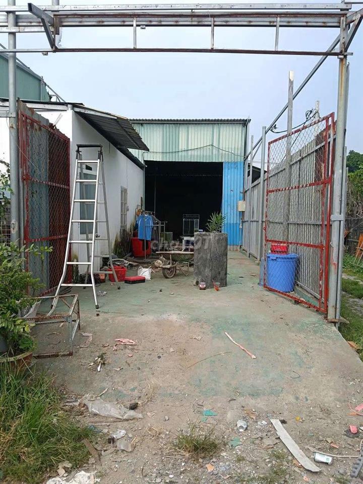 Cho thuê Kho mặt tiền đường xe container ra vào ok