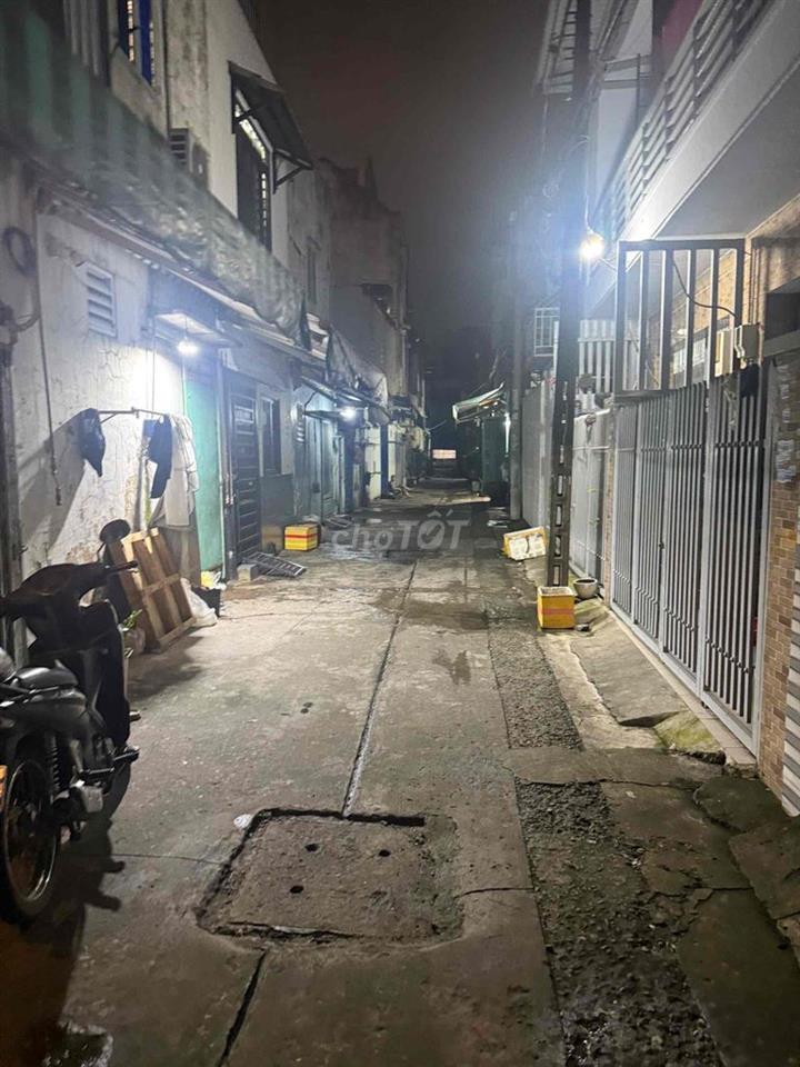 CHO THUÊ CHỖ Ở CÓ GÁC SUỐT CÓ BAN CÔNG – ĐƯỜNG MÃ LÒ