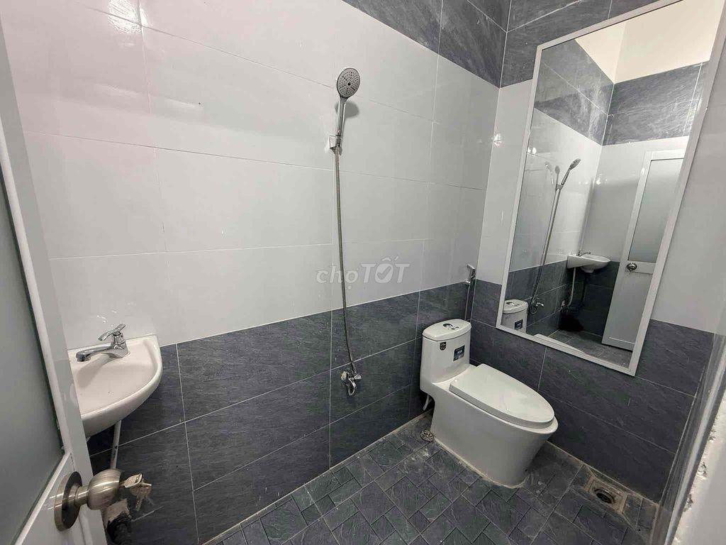 🏡🏡 Chu gởi  bán căn nhà  Ap 2 xtt củ, nay xa ba điểm mới  Trường học c