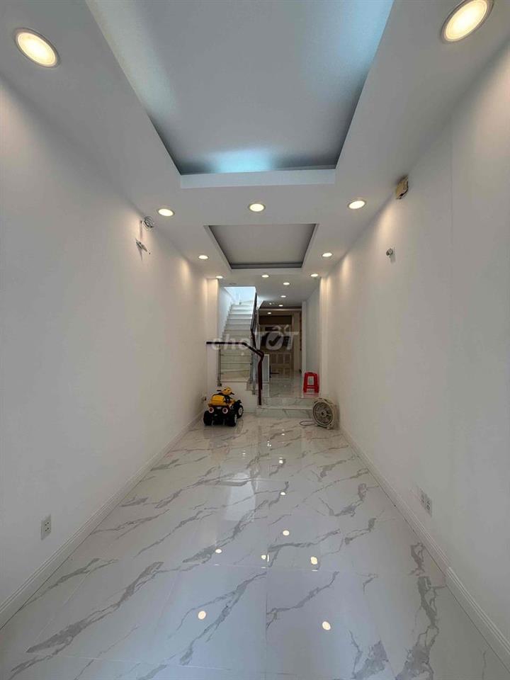 nhà bán . Hẻm xe hơi ,gần nhà thờ Ba Chuông. Chợ Trần Hữu Trang